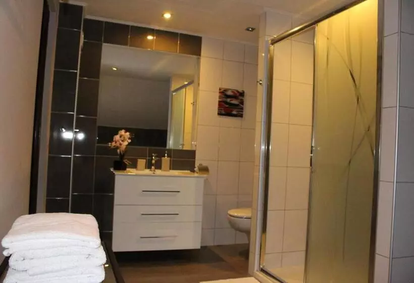 Hotelli Piano Cafe B&b