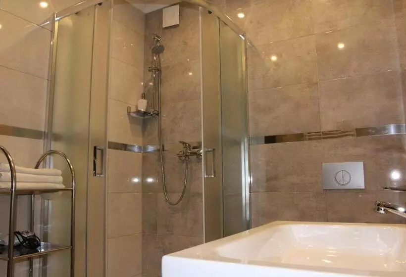 Hotelli Piano Cafe B&b