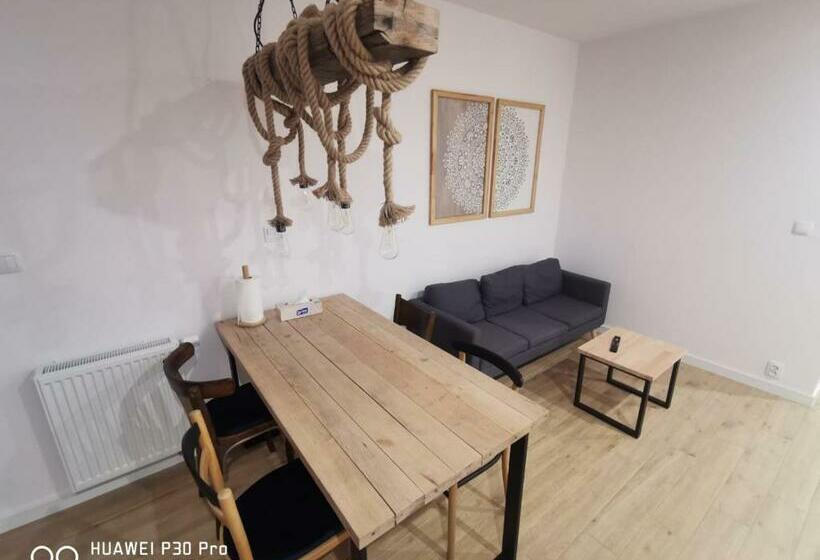 پانسیون Komfortowe Pokoje W Gdańsku W Pobliżu Jeziora I Lasu