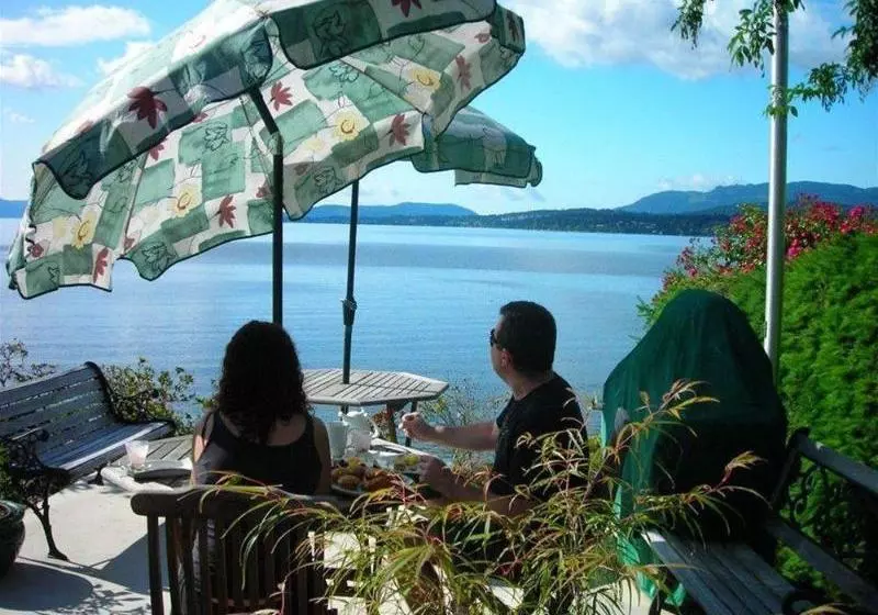 민박 Beachside Garden Bed & Breakfest