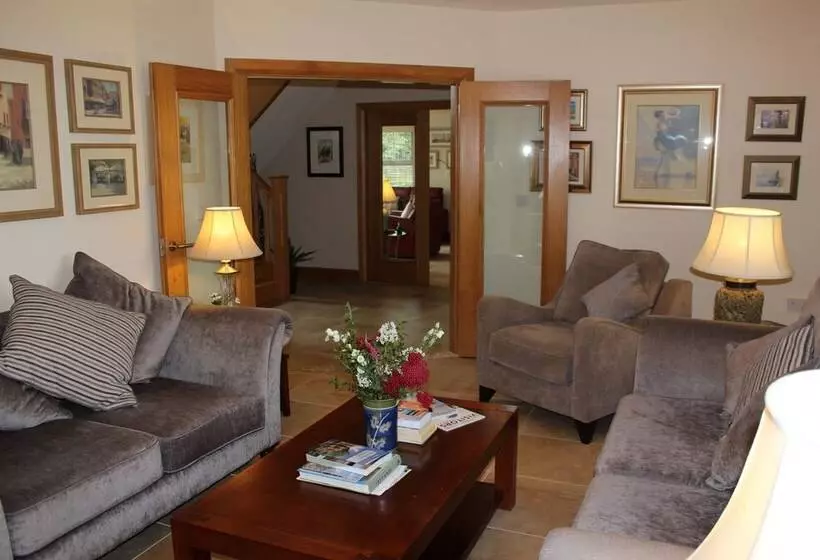 Bed and Breakfast Crowfield Country House