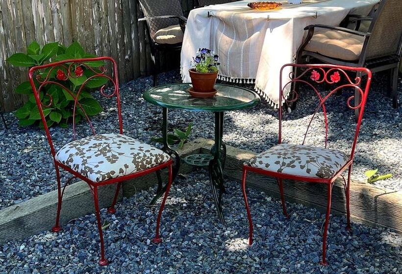 تختخواب و صبحانه Lotus Provincetown