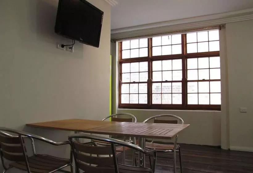 Cooper Lodge Hotel - Hostel
