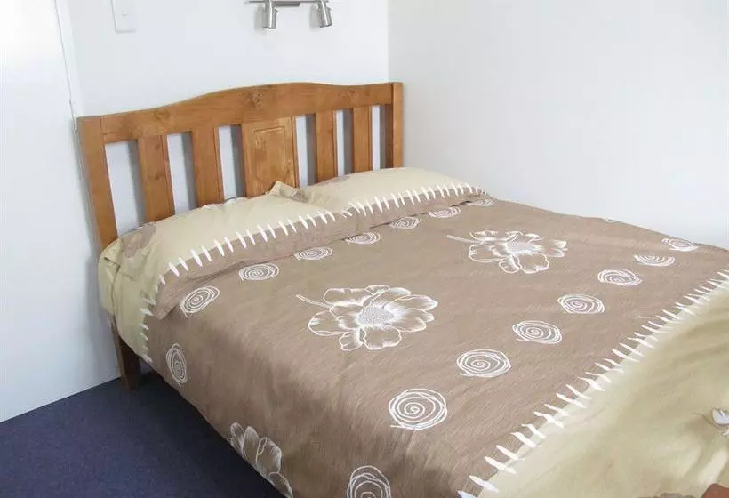 Cooper Lodge Hotel - Hostel
