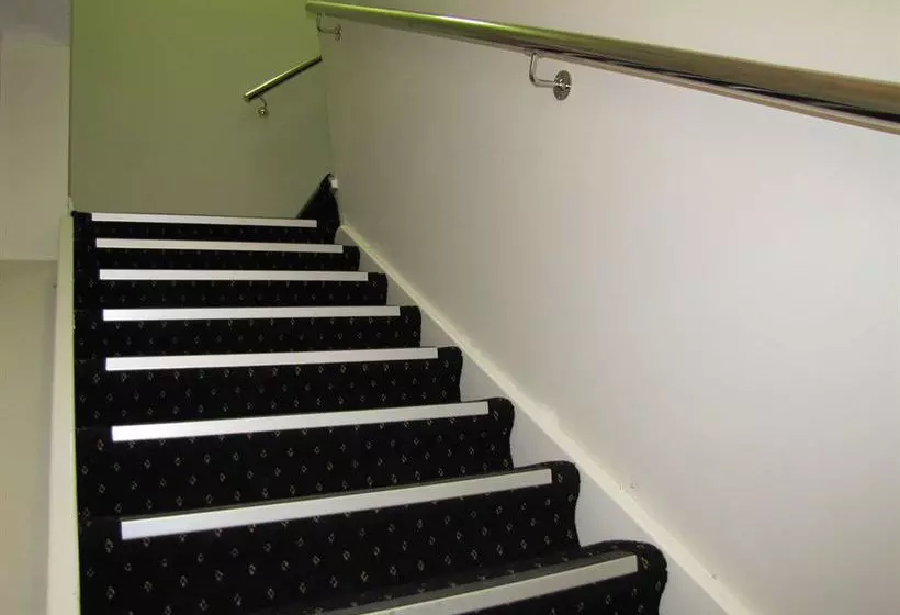 Cooper Lodge Hotel - Hostel
