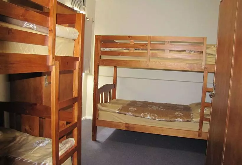 Cooper Lodge Hotel - Hostel