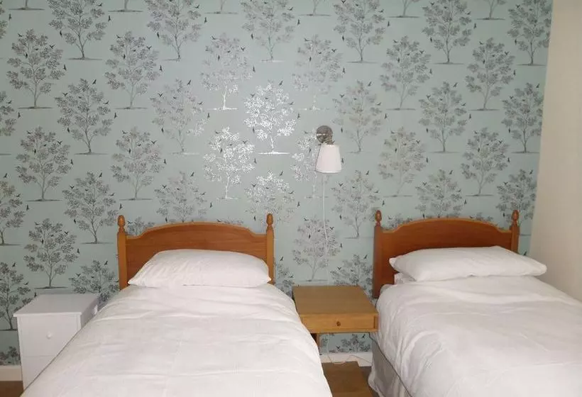 Отель The Robin Hood Inn