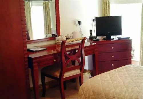 هتل The Hollybrook Country Inn