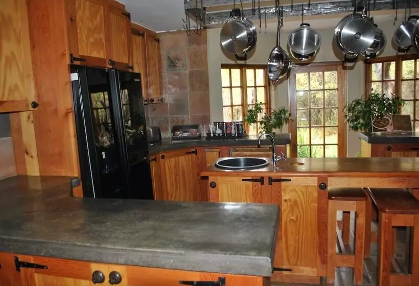 پانسیون Mokolodi House