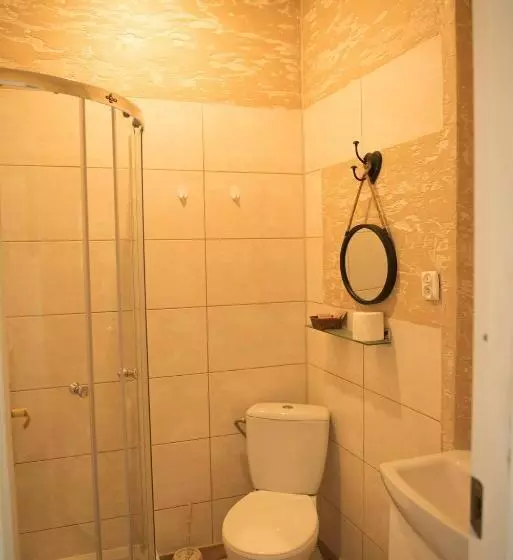 ユースホステル Lodownia