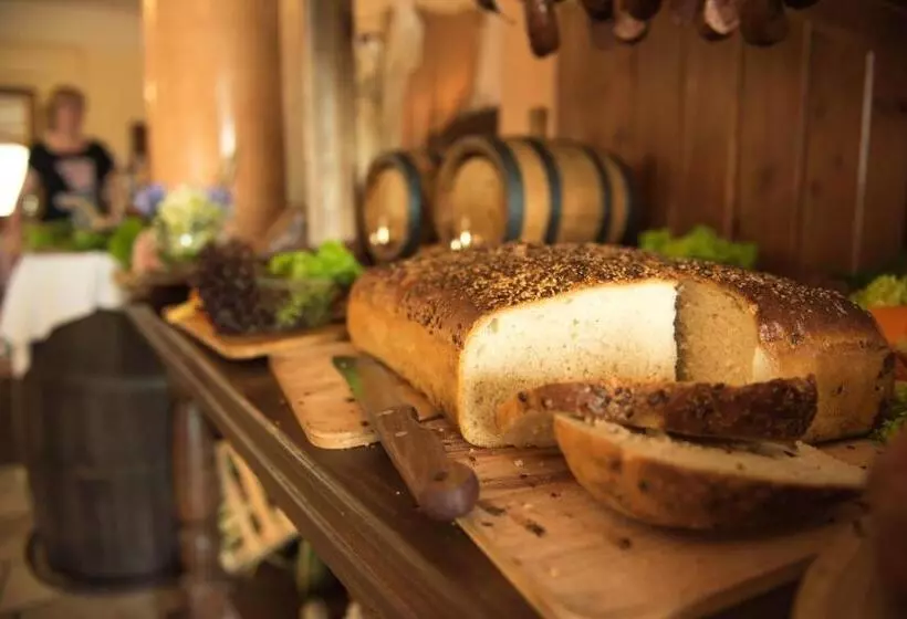 ユースホステル Lodownia