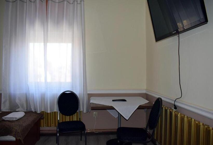 ユースホステル Sepia Restauracja & Noclegi