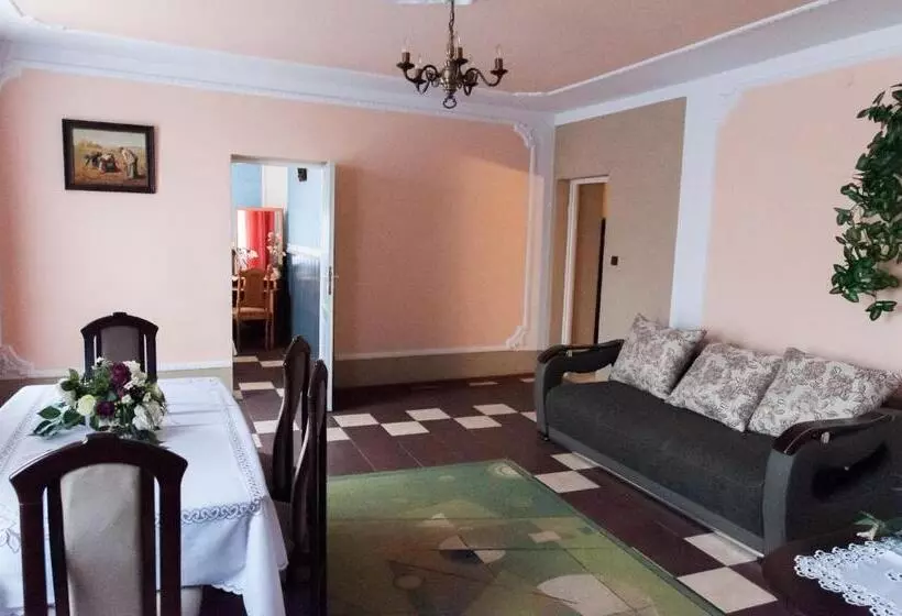 Retkeilymaja Usługi Hotelarskie Las Vegas