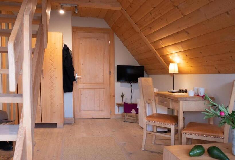 تختخواب و صبحانه Willa Mirwa