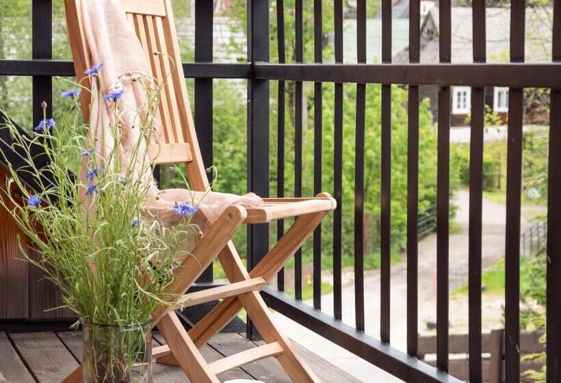 تختخواب و صبحانه Willa Mirwa