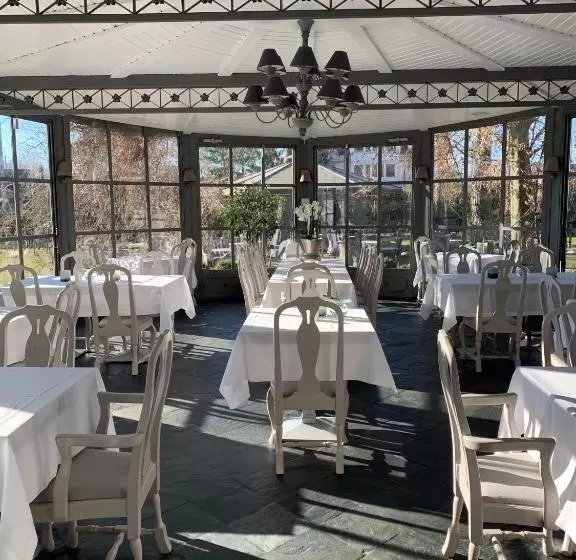 Aamiaismajoitus (B&B) Villa Park Wisełka Spa & Wellness