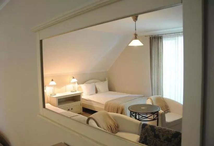 Aamiaismajoitus (B&B) Villa Park Wisełka Spa & Wellness