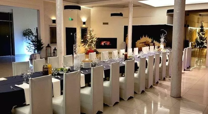 Majatalo Restauracja Hotel Graal