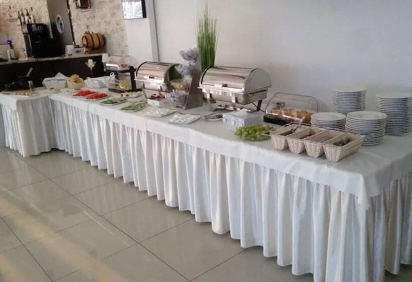 Majatalo Restauracja Hotel Graal