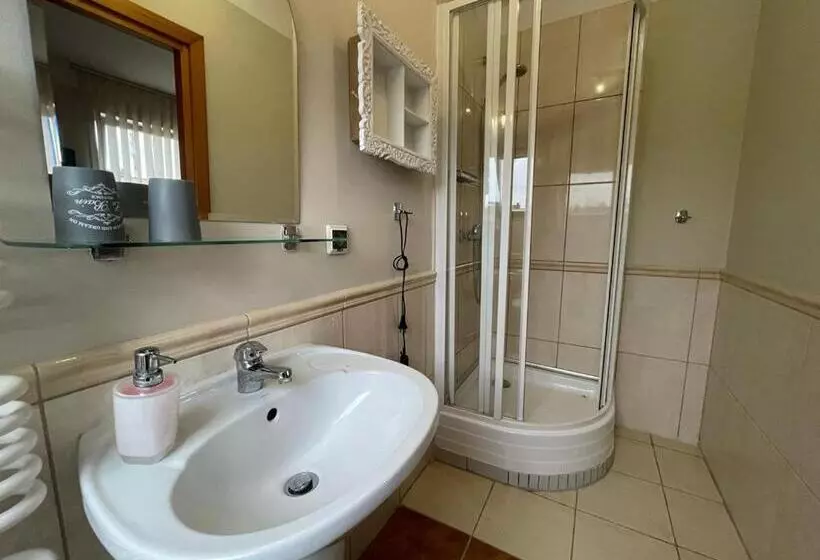 Retkeilymaja Villa Regina   Spokojna Okolica   100 Metrów Od Lasu