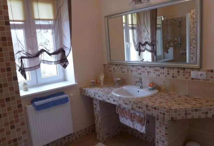 Aamiaismajoitus (B&B) Dom Gościnny Brama Sudecka