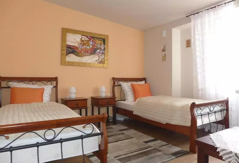 Aamiaismajoitus (B&B) Dom Gościnny Brama Sudecka