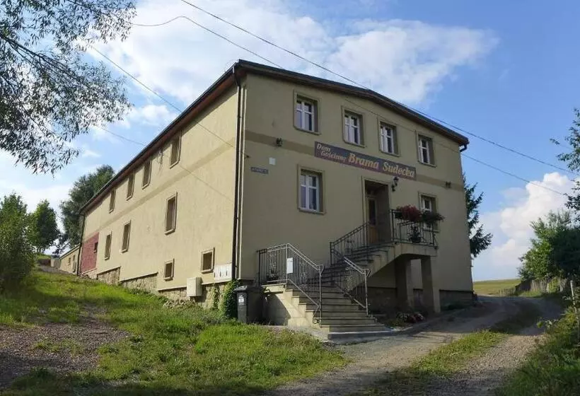 Aamiaismajoitus (B&B) Dom Gościnny Brama Sudecka