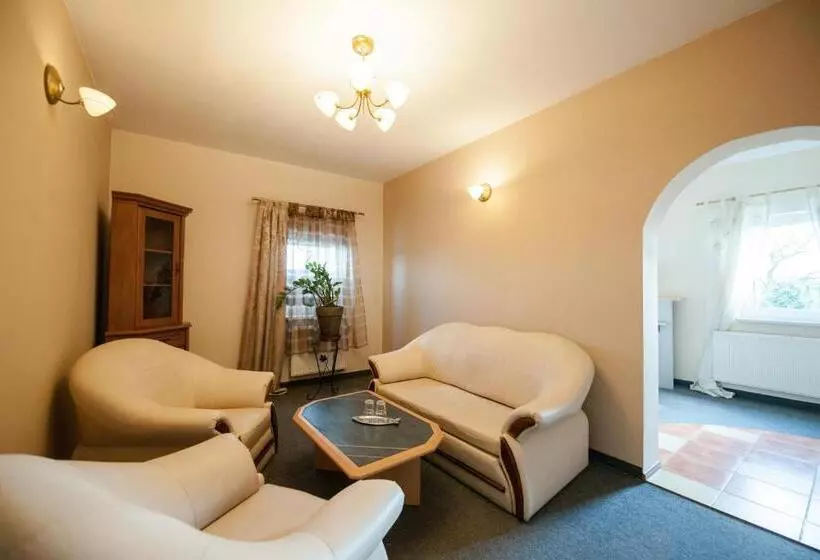 Aamiaismajoitus (B&B) Gościniec Pod Furą