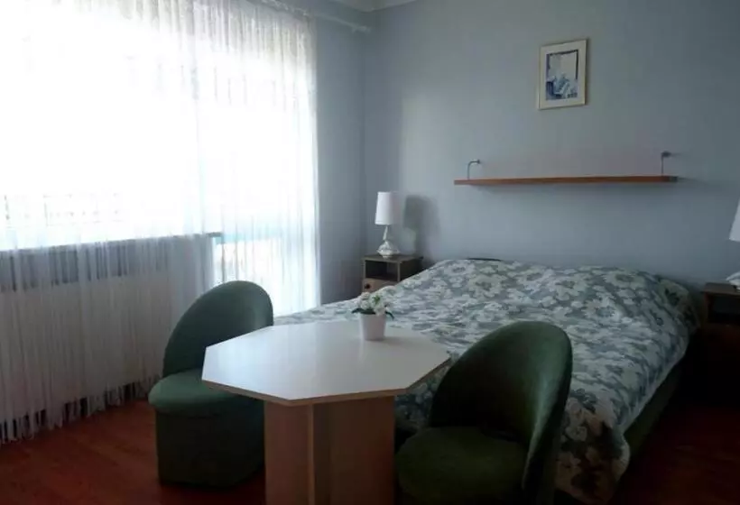 Aamiaismajoitus (B&B) Willa Sarenka