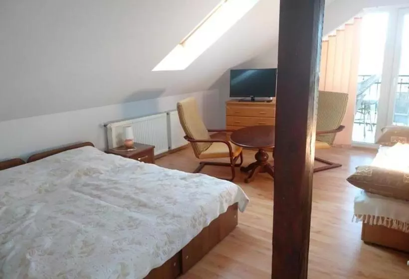 Aamiaismajoitus (B&B) Willa Sarenka