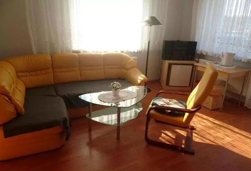 Aamiaismajoitus (B&B) Willa Sarenka