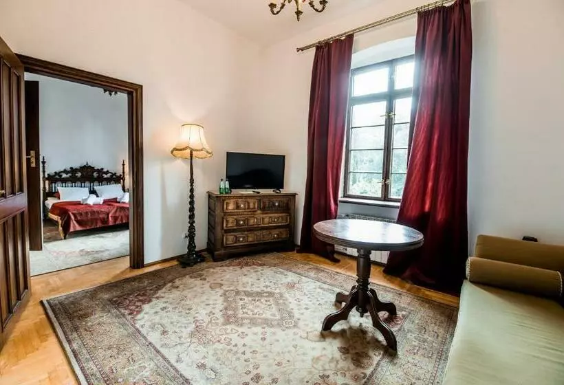 Aamiaismajoitus (B&B) Zamek Rzucewo