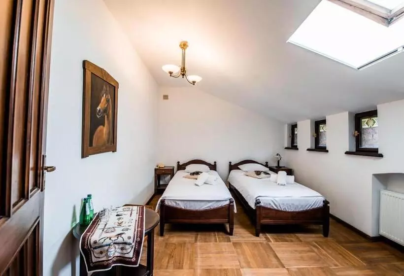 Aamiaismajoitus (B&B) Zamek Rzucewo