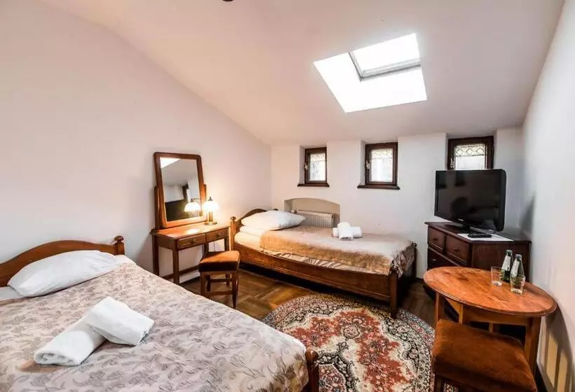 Aamiaismajoitus (B&B) Zamek Rzucewo