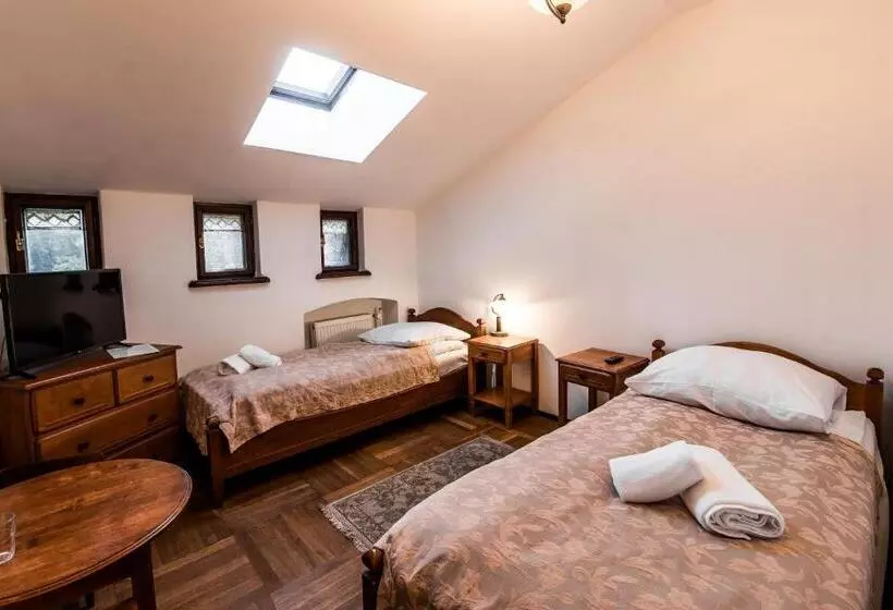 Aamiaismajoitus (B&B) Zamek Rzucewo