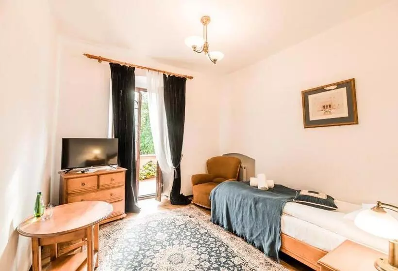 Aamiaismajoitus (B&B) Zamek Rzucewo