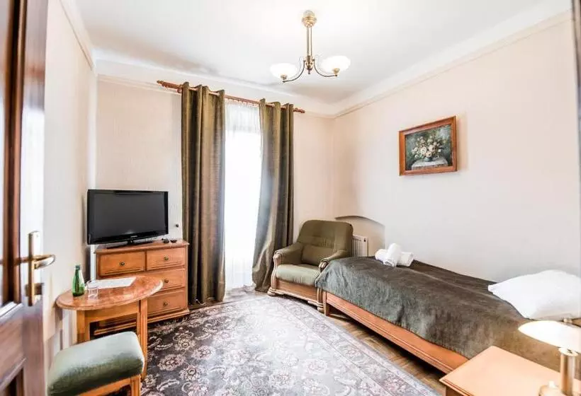 Aamiaismajoitus (B&B) Zamek Rzucewo