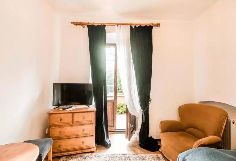 Aamiaismajoitus (B&B) Zamek Rzucewo