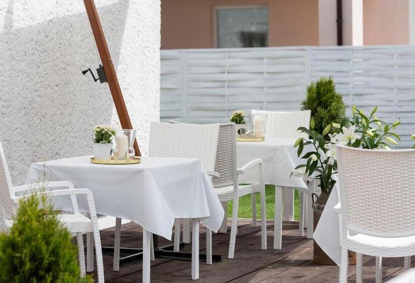 Aamiaismajoitus (B&B) Zwierzyńscy Residence 2