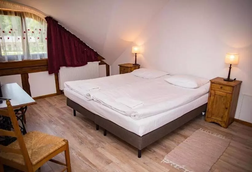 Hotelli Folwark łękuk