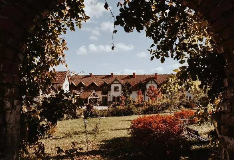 Hotelli Folwark łękuk