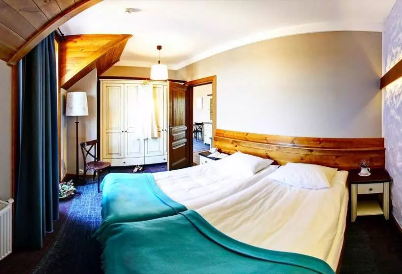 Hotelli Folwark łękuk