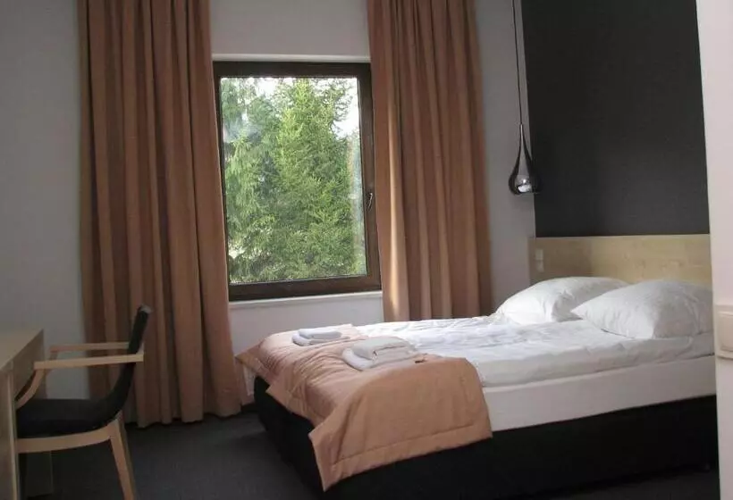 Hotelli Rezydencja Nad Jeziorem Pestkownica