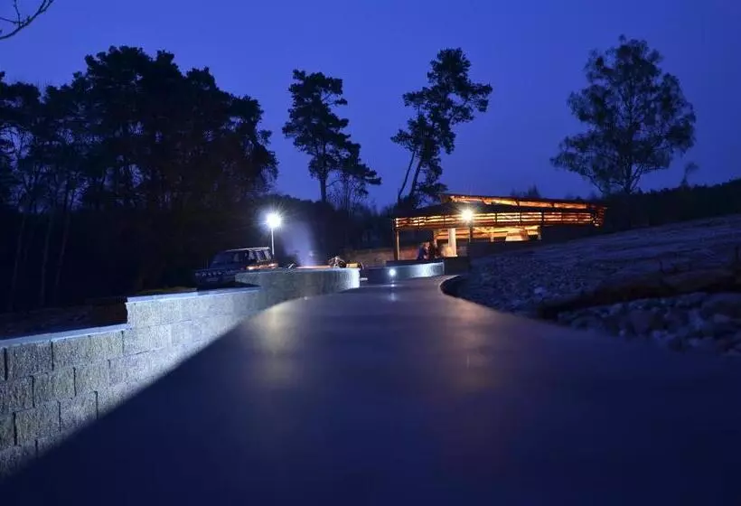 Hotelli Rezydencja Nad Jeziorem Pestkownica