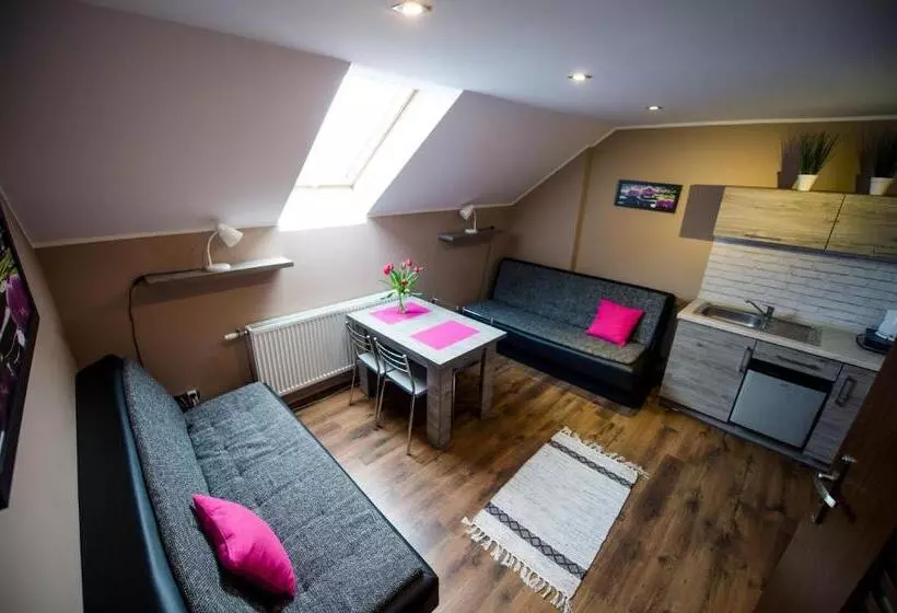ペンション Apartamenty Królewska Kwatera