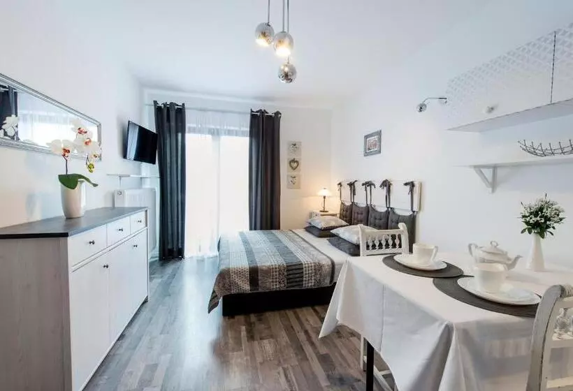 ペンション Apartamenty Królewska Kwatera