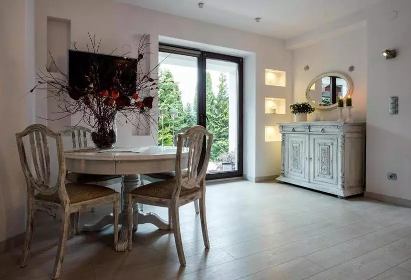 ペンション Apartamenty Królewska Kwatera