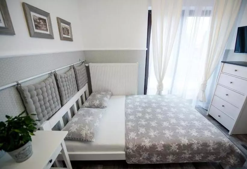 ペンション Apartamenty Królewska Kwatera