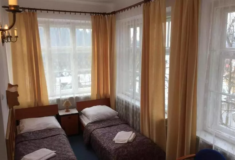 تختخواب و صبحانه Czerwony Dwór