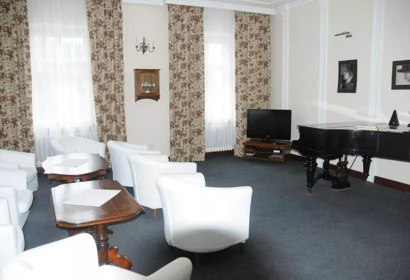 تختخواب و صبحانه Czerwony Dwór